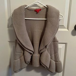 Sleeveless cardigan style sweater